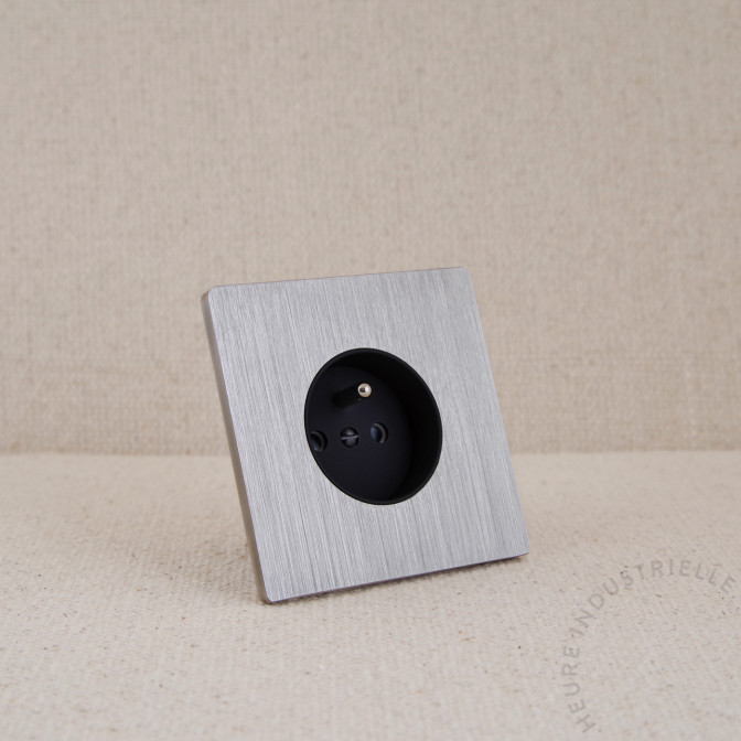 Prise courant 2P+T simple Modelec M nickel brossé puit noir