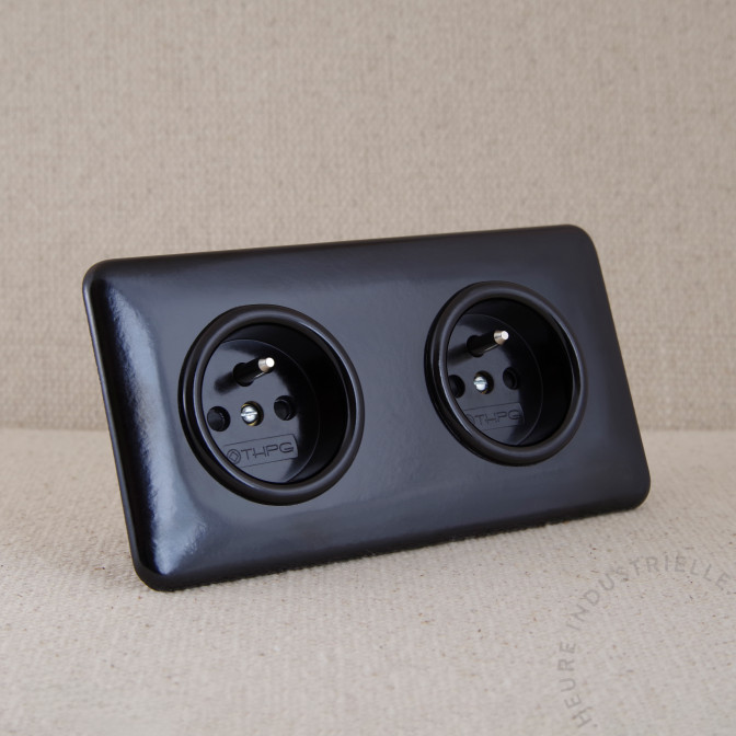 Prise courant 2P+T double THPG Bakélite noir carré