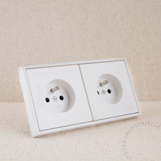 Prise courant 2P+T double Jung LS 990 blanc brillant